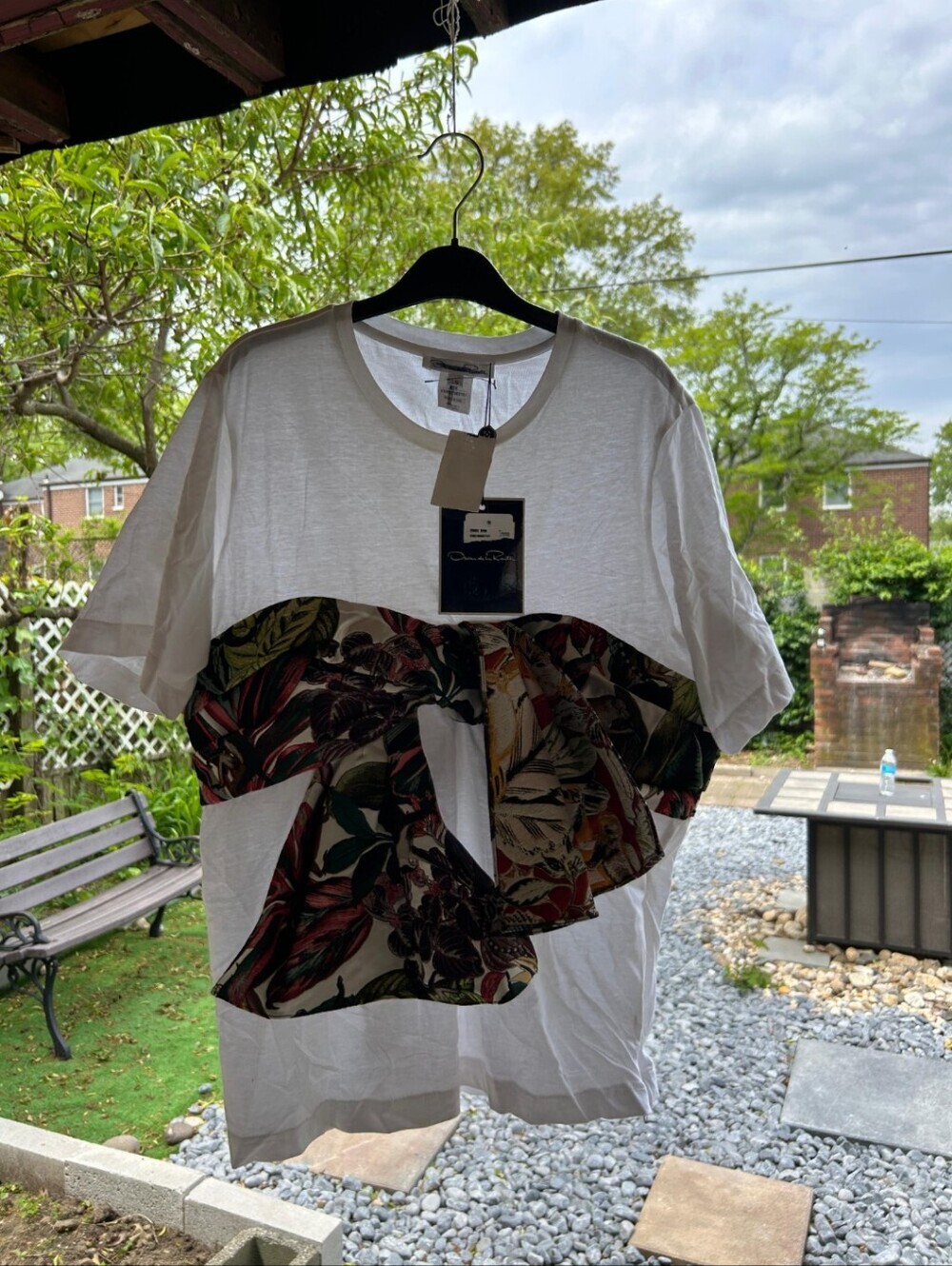 Oscar de la Renta White Tee with Multicolor Leaf Panel Size L